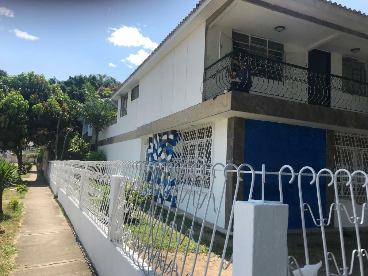 Home To Go Hostal Apartamentos Cali Ngoại thất bức ảnh